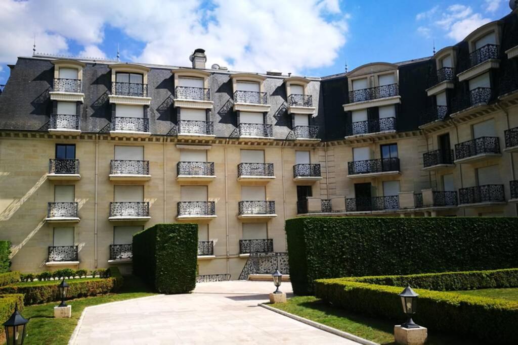 Nid Douillet A Bagatelle Apartment Deauville Bagian luar foto