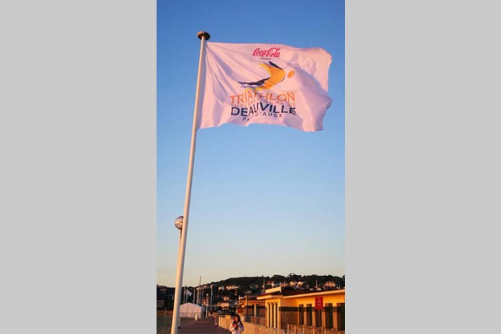 Nid Douillet A Bagatelle Apartment Deauville Bagian luar foto