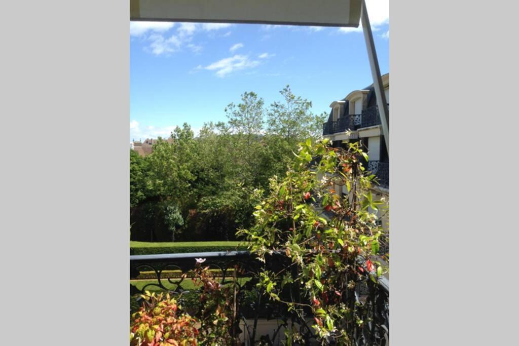 Nid Douillet A Bagatelle Apartment Deauville Bagian luar foto